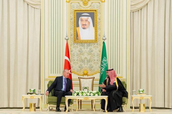 ولي
    العهد
    يستقبل
    رئيس
    تركيا
    ويعقدان
    جلسة
    مباحثات
    رسمية