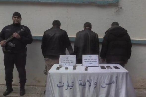 تيارت..
توقيف
3
مُروّجين
بحوزتهم
7
صفائح
من
الكيف
بالسوڨر