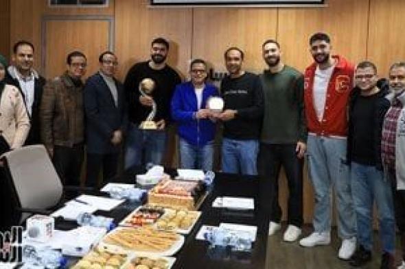 جدو
نجم
منتخب
اليد:
محظوظ
إني
فرد
من
فراعنة
اليد