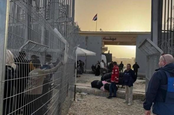 فصائل
المقاومة
تحذر
من
"ممارسات
فاشية"
بمعبر
رفح