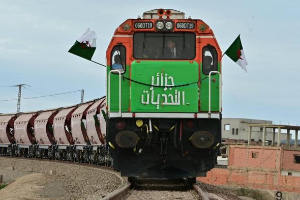 المدير
العام
للاتحاد
الدولي
للسكك
الحديدية
يشيد
بمشروع
بشار–تندوف–غارا
جبيلات