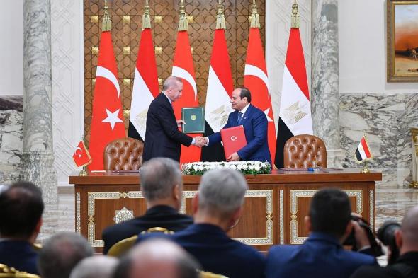 مصر
    وتركيا
    توقعان
    اتفاقية
    تعاون
    عسكري