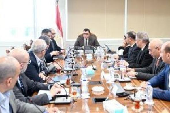 وزير
الإسكان
يعقد
اجتماعا
مع
مسؤولى
"سيتي
إيدج"
لبحث
موقف
تطوير
وتشغيل
الشواطئ