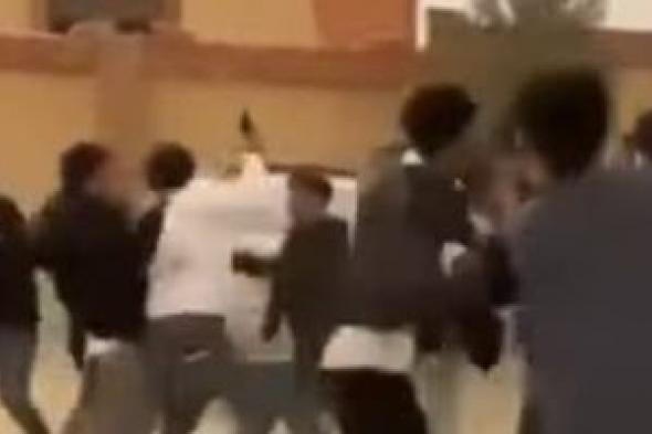 تحريات
لكشف
ملابسات
فيديو
مشاجرة
بالأسلحة
البيضاء
فى
الهرم