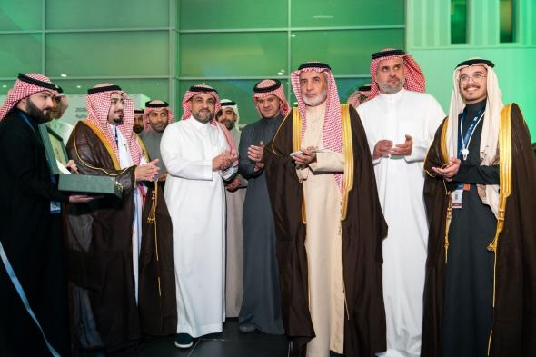 العبيكان
يفتتح
معرض
الاقمشة
الرجالية
والإكسسوارات
في
نسخته
الخامسة