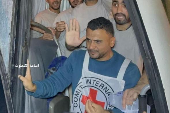 وصول
9
أسرى
مُفرج
عنهم
إلى
مستشفى
شهداء
الأقصى
بقطاع
غزة