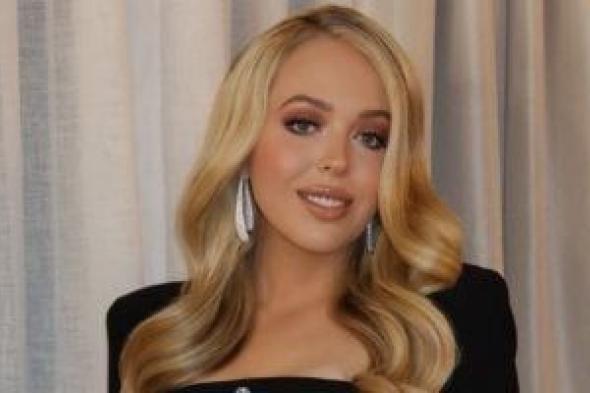 ابنة
ترامب
الصغرى
تزور
الأهرامات
وأبو
الهول
بصحبة
زوجها
ووالدتها