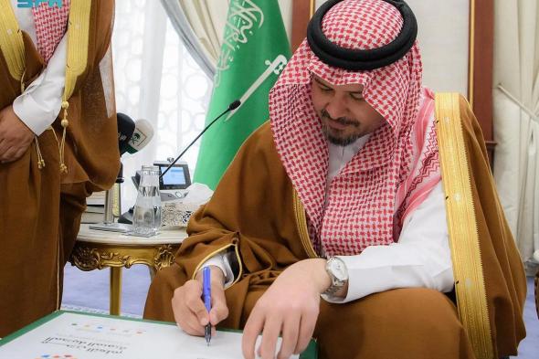 أمير
    المدينة
    المنورة
    يُدشِّن
    شعار
    برنامج
    مدن
    التعلّم
    بالمنطقة