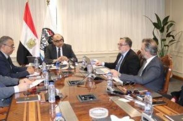 وزير
قطاع
الأعمال
العام
يبحث
مع
شركة
إسبانية
سبل
تعزيز
التعاون