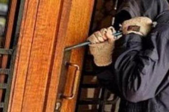 القبض
على
سيدة
و
4
عاطلين
وراء
سرقة
مدرس
في
الهرم