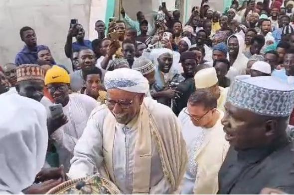 الخليفة
العام
للطريقة
التجانية
يزور
الزاوية
التجانية
للمقدّم
بابا
جللو