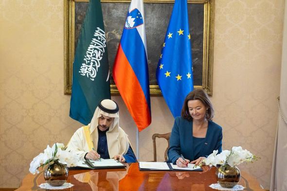 توقيع
    اتفاقية
    تعاون
    عامة
    بين
    المملكة
    وسلوفينيا