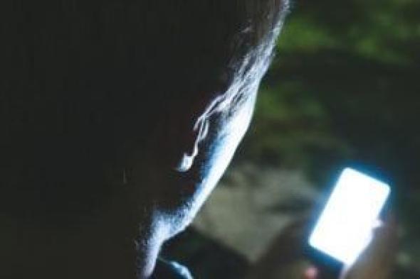 كيف
تحسن
إضاءة
شاشة
الهاتف
دون
الإضرار
بعينيك
فى
7
خطوات؟