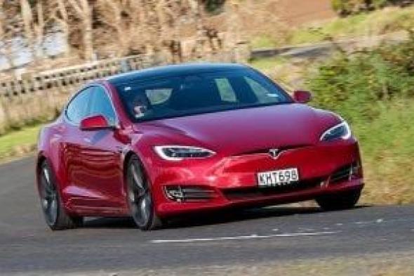 تسلا
تواجه
دعوى
قتل
خطأ
جديدة
بسبب
مقابض
الأبواب
الإلكترونية