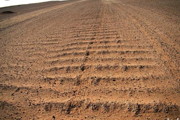 سبب
تشكّل
تموجات
البطناج
على
الطرق
غير
المعبدة