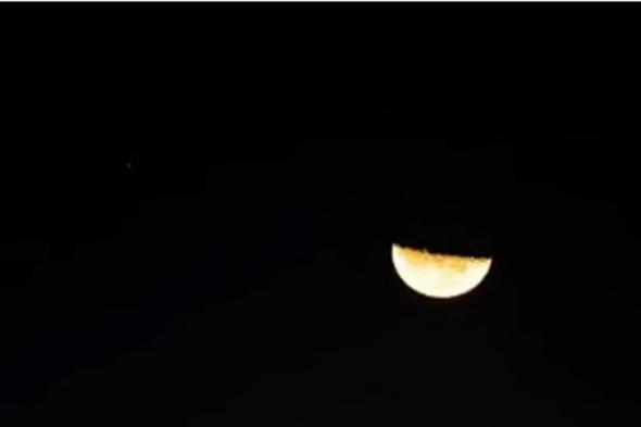 قمر
    التربيع
    الأخير
    يزين
    سماء
    شعبان
    بعد
    منتصف
    الليل