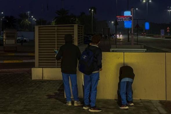 انتظار
      في
      الظلمة..
      حين
      يسبق
      الطلبة
      فتح
      أبواب
      مدارسهم