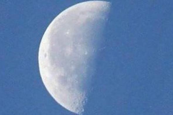 قمر
التربيع
الأخير
يزين
سماء
المملكة
بعد
منتصف
الليل