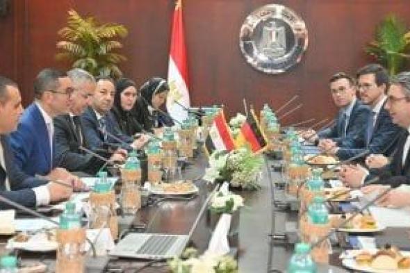 مصر
وألمانيا
تتفقان
على
تعزيز
التعاون
فى
مجالات
التجارة
والاستثمار
والصناعة
والطاقة