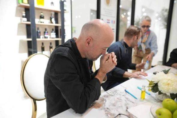 مهرجان
      العين
      التراثي
      يستضيف
      أول
      مسابقة
      دولية
      لزيت
      الزيتون