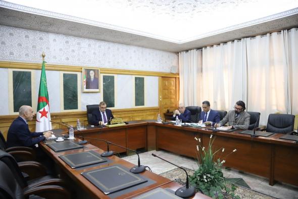 وزير
العدل
يعقد
اجتماعًا
عن
بعد
لضمان
سير
المصالح
القضائية
خلال
رمضان