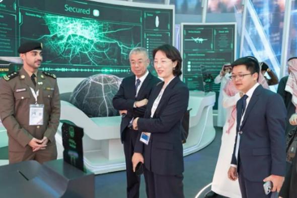 مسؤولة
    بوزارة
    الأمن
    العام
    الصينية
    تزور
    جناح
    «الداخلية»
    في
    معرض
    الدفاع
    العالمي