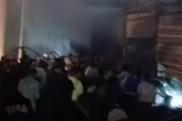 إجراء
عمليات
تبريد
عقب
السيطرة
على
حريق
عدد
من
الأكشاك
بالمرج..
صور