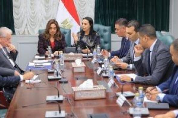 وزيرتا
التضامن
والتنمية
المحلية
ومستشار
رئيس
الجمهورية
يبحثون
إقامة
مهرجان
للحرف
التراثية