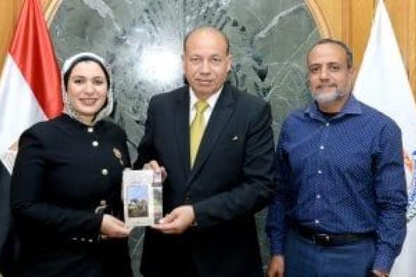 رئيس
جامعة
المنصورة
يستقبل
فريق
مركز
الحفريات
الفقارية