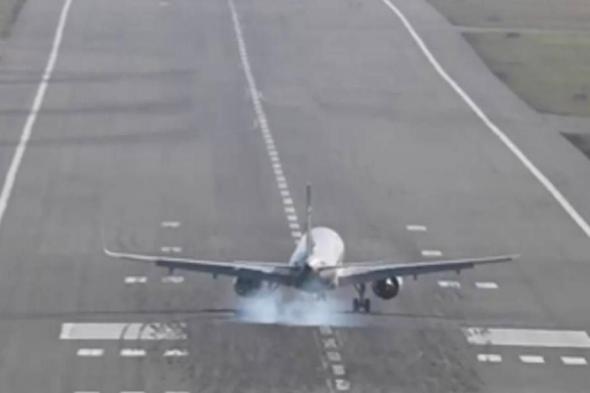 مصر
      للطيران
      توضح
      سبب
      الهبوط
      الاضطراري
      لطائرتها
      في
      إسطنبول