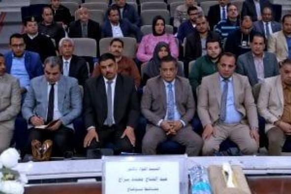 محافظ
سوهاج
يبحث
الموقف
التنفيذي
لمشروعات
المبادرة
الرئاسية
حياة
كريمة