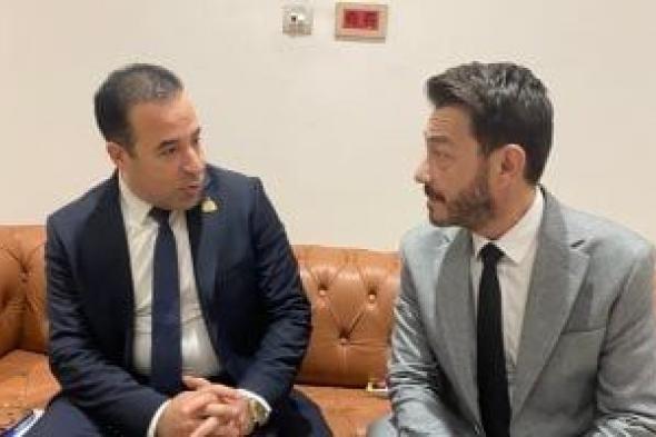 لجنة
الاتصالات
بالنواب
تستقبل
الفنان
أحمد
زاهر
بطل
مسلسل
لعبة
وقلبت
بجد..
فيديو