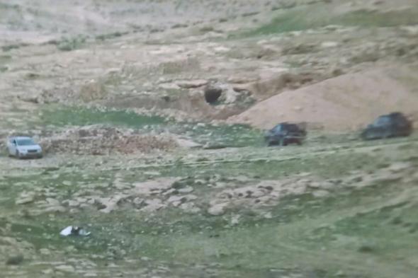 مستوطنون
يستولون
على
كهوف
في
مسافر
يطا
جنوب
الخليل