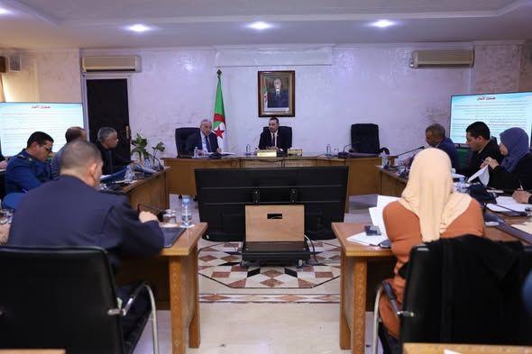 وزير
الداخلية
يشرف
على
اجتماع
اللجنة
الوطنية
لتحضير
موسم
الاصطياف
2026