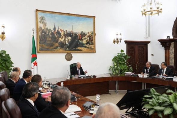 الرئيس
تبون
يشدّد
على
توفير
ظروف
مريحة
لرمضان
وانعكاس
الوفرة
على
الأسعار