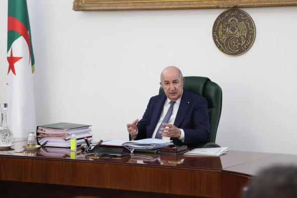 رئيس
الجمهورية
يأمر
بإنجاز
محطتي
تحلية
بتمنغست
وتندوف
يؤكذ
أن
انقطاع
ماء
الحنفيات
بالشلف
غير
مقبول