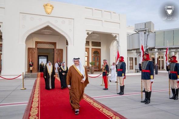 ولي
    عهد
    البحرين
    والوفد
    المرافق
    له
    يصل
    إلى
    الرياض 