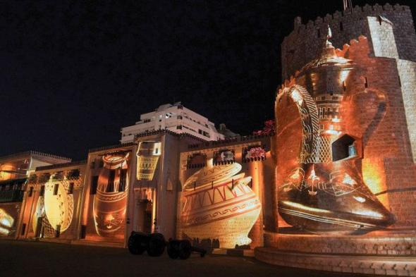 الشارقة تتوهج بلوحات من النور