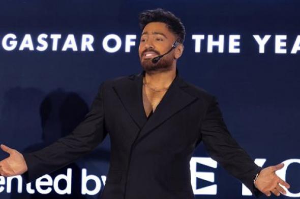 تامر
حسني
“نجم
العام”..
كواليس
التكريم