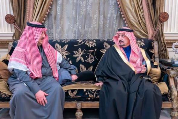 أمير
الرياض
يعزي
في
وفاة
محمد
السويلم