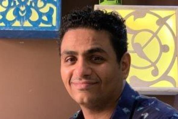 المؤلف
محمد
صلاح
العزب
ينجو
من
الموت
أثناء
قيادة
سيارته