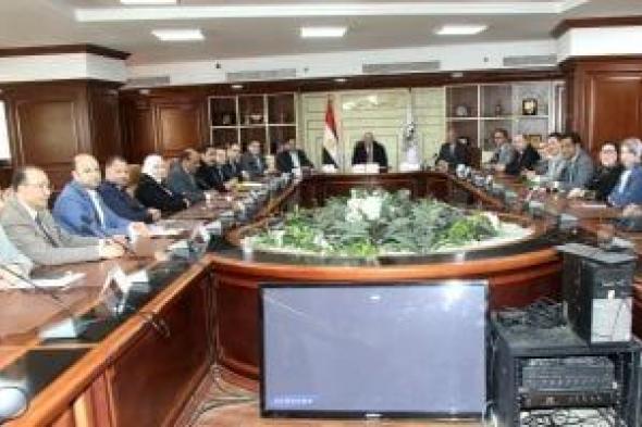 محافظ
بني
سويف
يبحث
تعظيم
سبل
التعاون
مع
أعضاء
مجلسي
النواب
والشيوخ