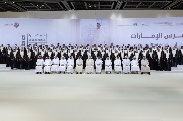 منصور بن محمد يحضر العرس الجماعي لموظفي إقامة دبي وجمارك دبي