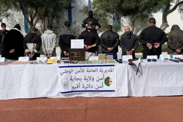 بجاية:
الإطاحة
بشبكة
تُتاجر
بالمخدرات
وحجز
كمية
من
الكوكايين
وأسلحة