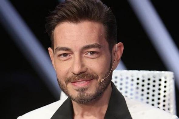 أحمد
زاهر
يوضح
موقفه
من
السير
الذاتية