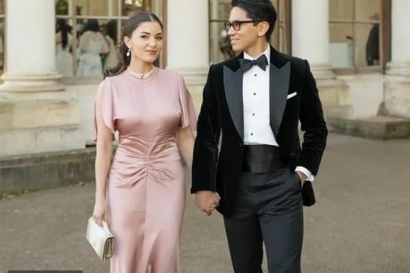 الأمير عبدالمتين ينشر أول صورة لمولودته