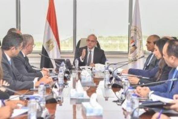 وزير
الاستثمار
يوجه
بوضع
مستهدفات
لكل
جهة
تابعة
للوزارة