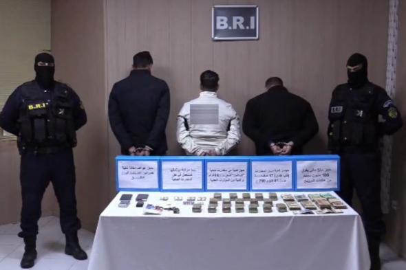 عنابة..
توقيف
مروّجَي
مخدرات
وحجز
قرابة
2
كيلوغرام
من
الكيف