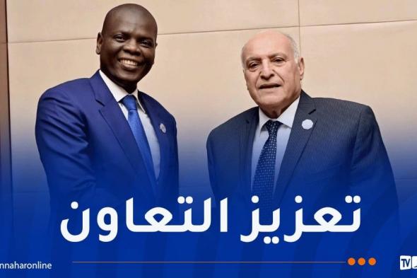 عطاف
يُجري
محادثات
ثنائية
مع
وزير
العلاقات
الدولية
لجنوب
إفريقيا