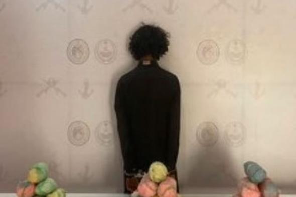 القبض
على
مقيم
يمني
لتهريبه
10
كجم
من
الحشيش
بعسير